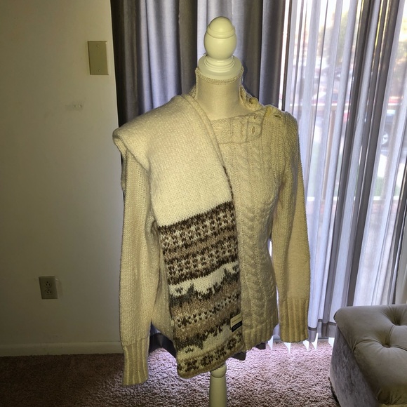 Beautiful Sweater set with Scarf 🧣 - Picture 3 of 4